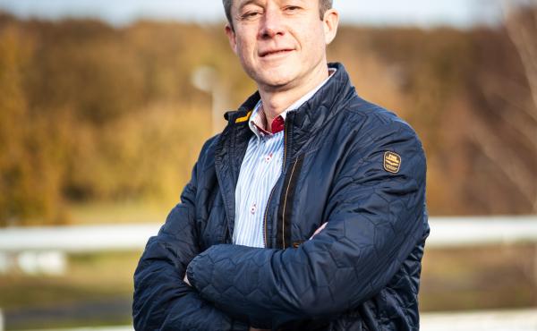 Een medewerker van Gemeente Wijdemeren